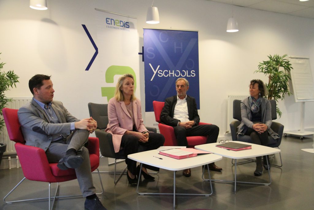 Michaël Noblot, Hélène Milot, Francis Bécard et Nathalie Goullin lors de la signature du partenariat entre ENEDIS et Y SCHOOLS